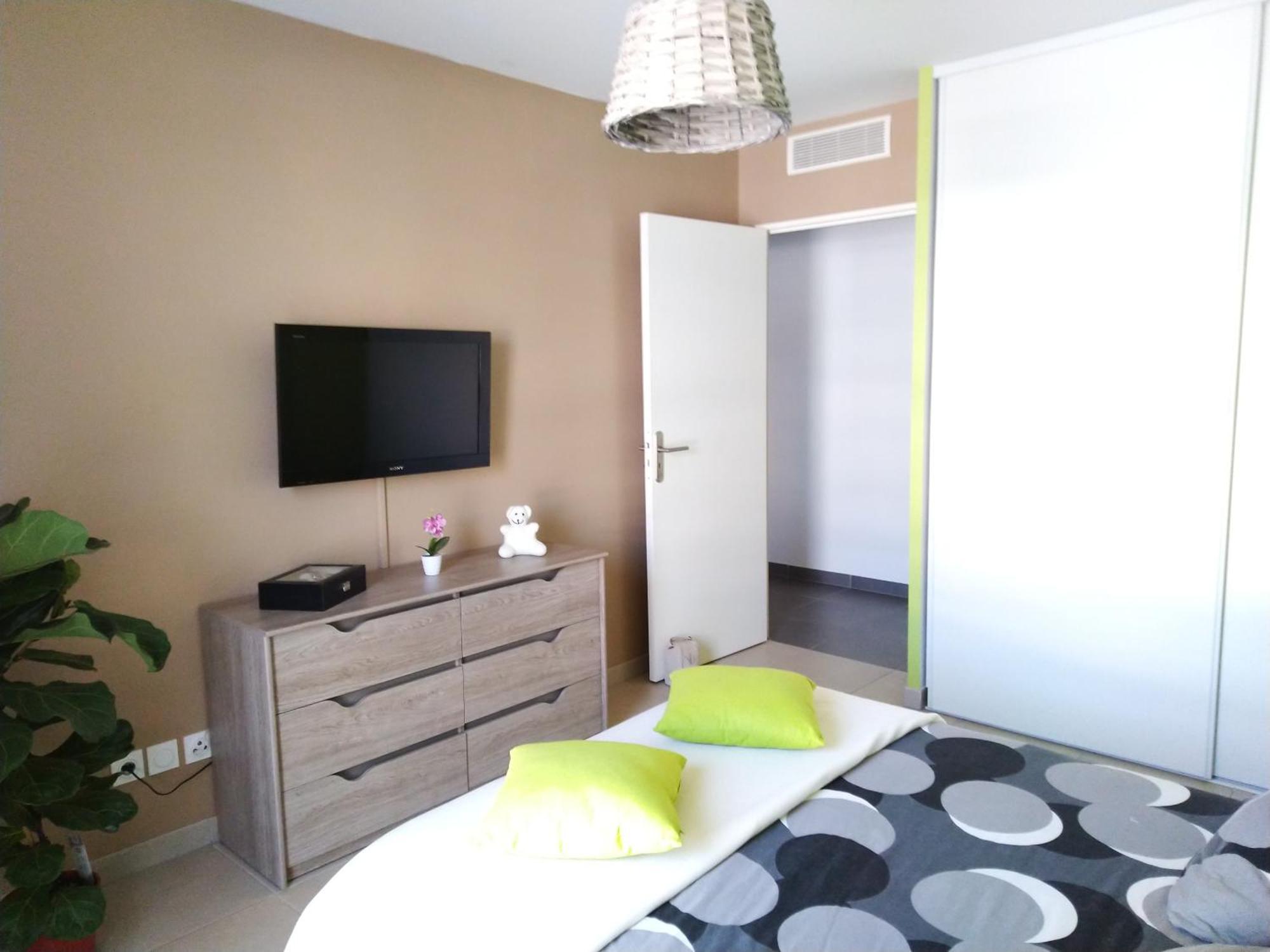 Beau T3 + Clim + Parking Cyr Sur *